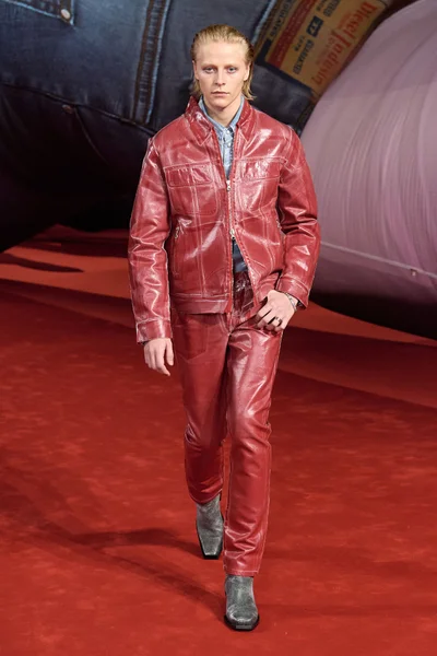 Look 12